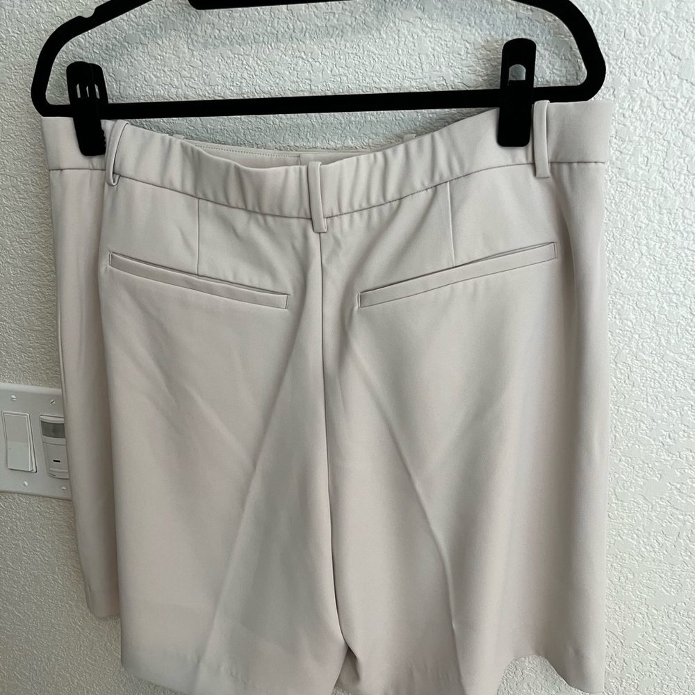 NWT - Abercrombie and Fitch Women's Cream Dress Shorts - Picture 4 of 5